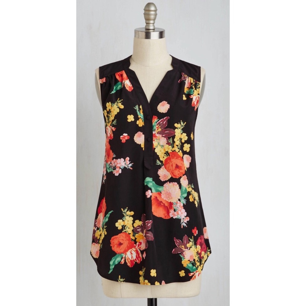 Girl About Easton Tunic in Bouquets